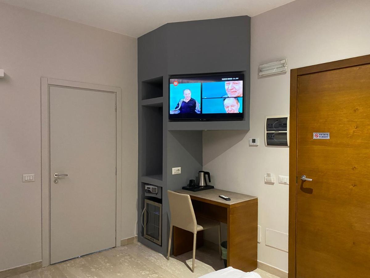 Oasi Village Hotel Milan Exterior photo