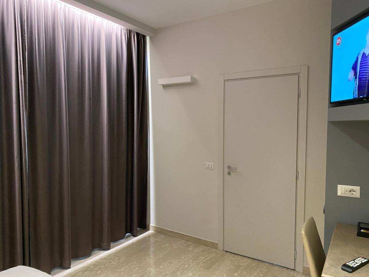 Oasi Village Hotel Milan Exterior photo
