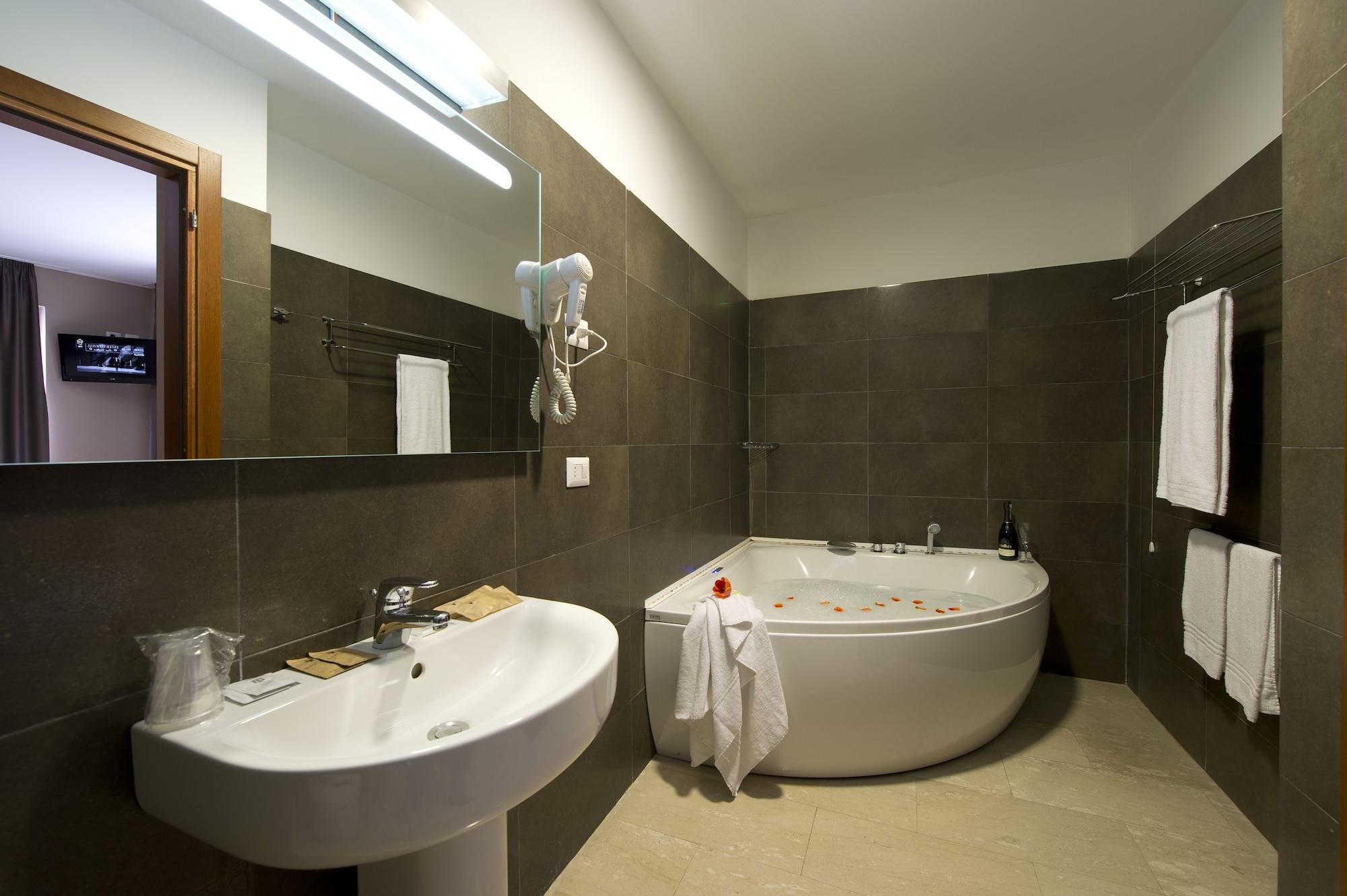 Oasi Village Hotel Milan Exterior photo
