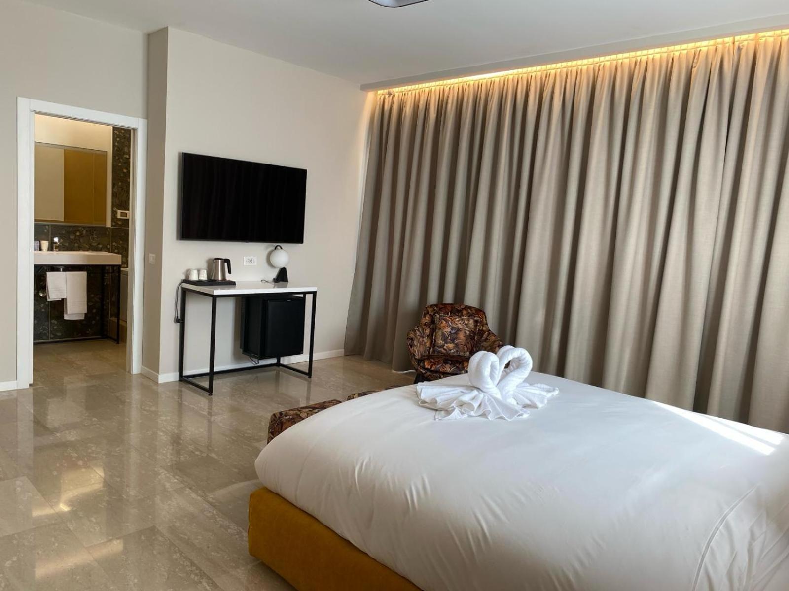 Oasi Village Hotel Milan Exterior photo