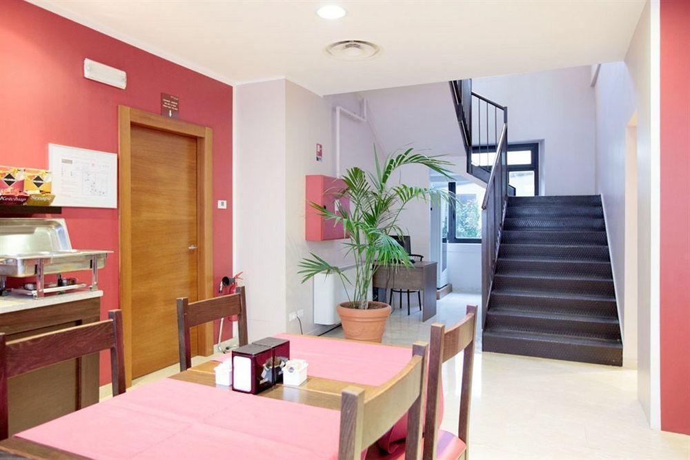 Oasi Village Hotel Milan Exterior photo