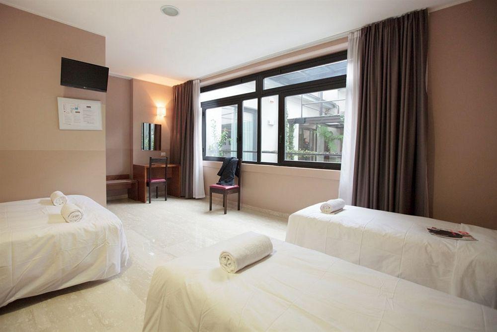 Oasi Village Hotel Milan Exterior photo