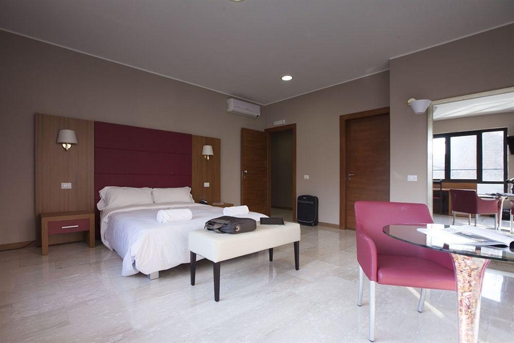 Oasi Village Hotel Milan Exterior photo